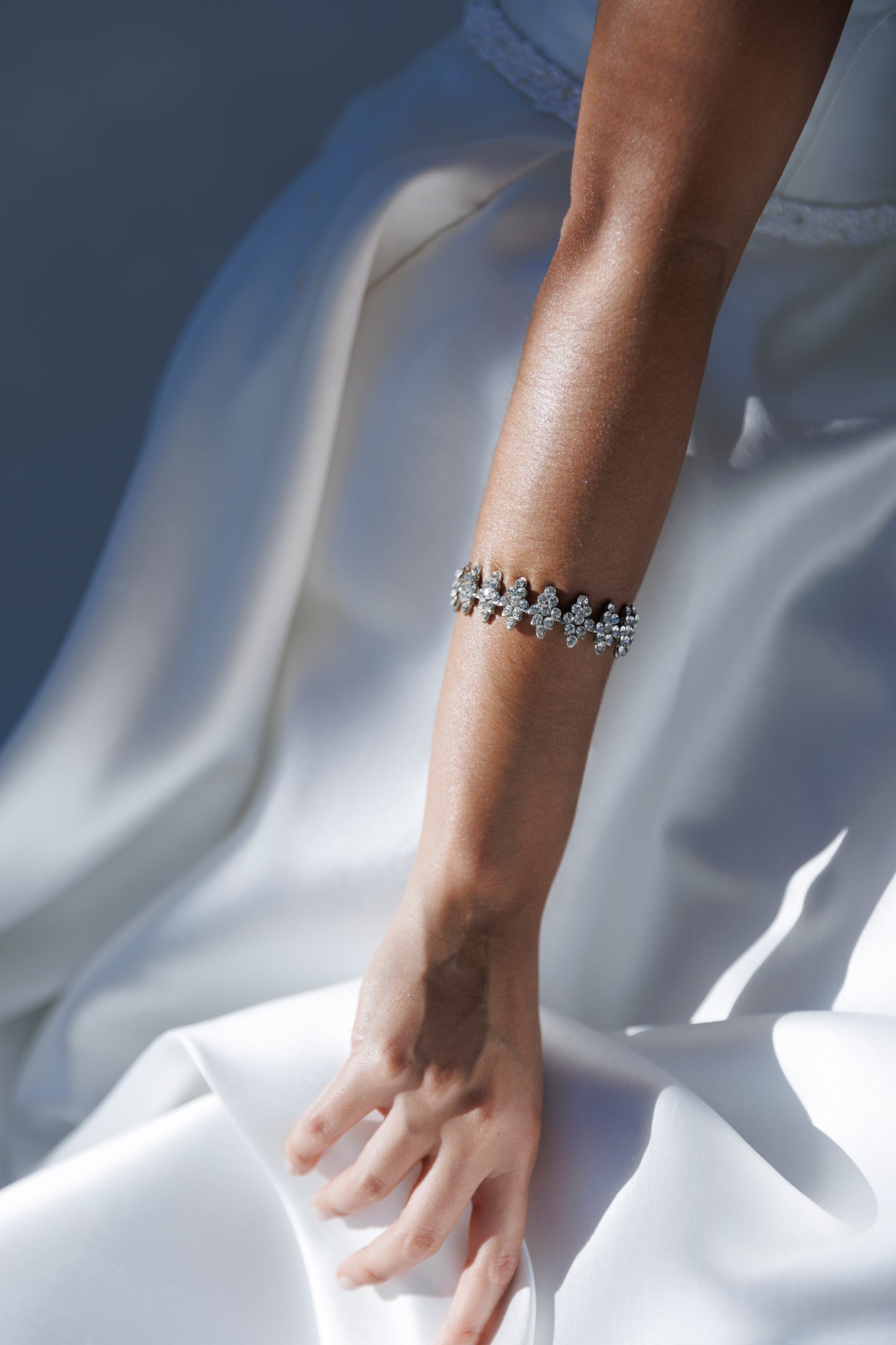 Pulseira de Cristais Florais Elegante